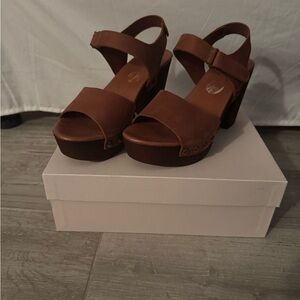 Mila Paoli Tan Platform Sandals